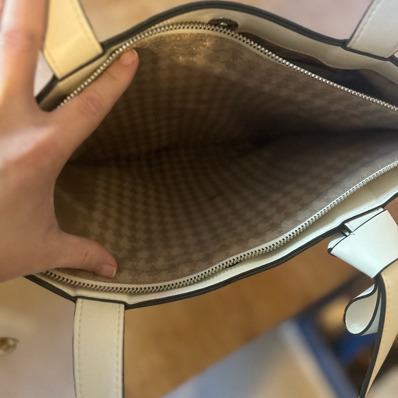 Karl Lagerfeld Paris Chantelle Tote Winter White Purse Purse Handbag 15 x 5 x 13 - Picture 3 of 3